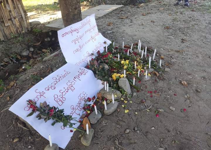 PhoKyawKP's tweet photo. Locals from Kale City marched on the streets to overthrow the genocidal dictatorship and paid tribute to Seven months of mourning for the 11 fallen martyrs. 

LEGALIZATION OF NUG
#Nov7Coup  
#WhatsHappeningInMyanmar https://t.co/RACUI7yB4M