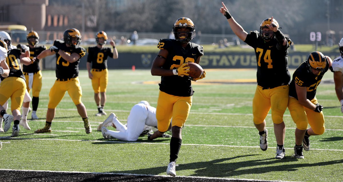 GustieAthletics's tweet photo. .@GAC_Football won its final home game of the season 29-14 over St. Olaf, securing a trip to Concordia next week for the MIAC third place matchup #GoGusties 

Recap: https://t.co/LZ4zTvNRag https://t.co/fmi7xi1m3d