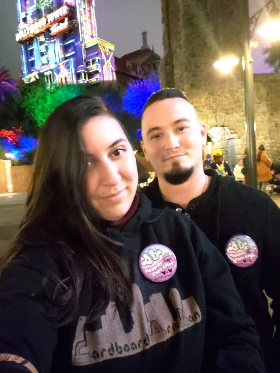 MissOmegaTv's tweet photo. Thanks @CardboardArmMan for keeping me warm and safe from ghosts in the twilight zone... https://t.co/0RrXlwKCyx