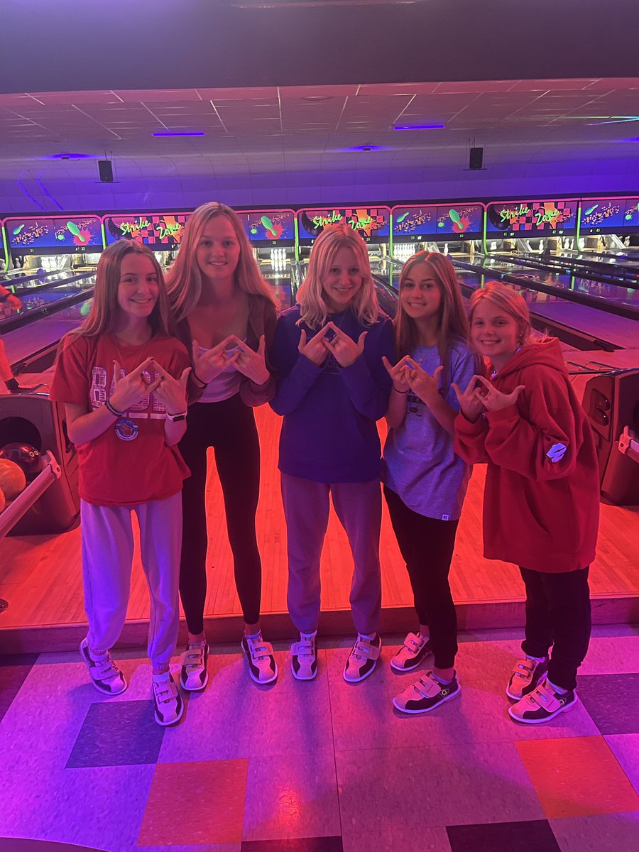 AEastDECA's tweet photo. Our #DECAWeek Bowling Social! Thank you to everyone that came out and made it a fun night! 🎳🔷🎉 https://t.co/JcLx0Gs4Gi