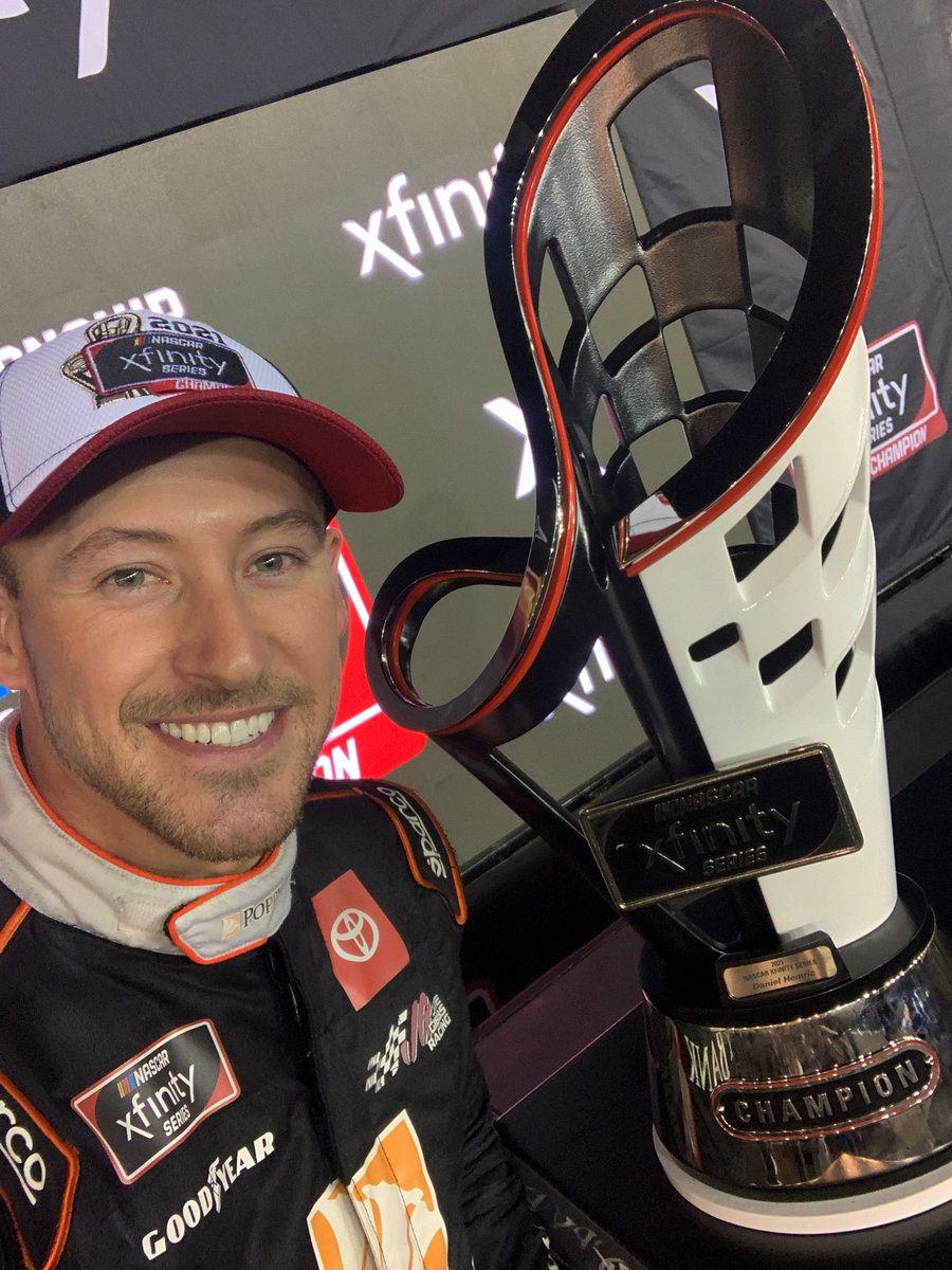 XfinityRacing's tweet photo. A selfie fit a winner AND champion.
@DanielHemric | #XfinityChamp https://t.co/pX2FXgMT56