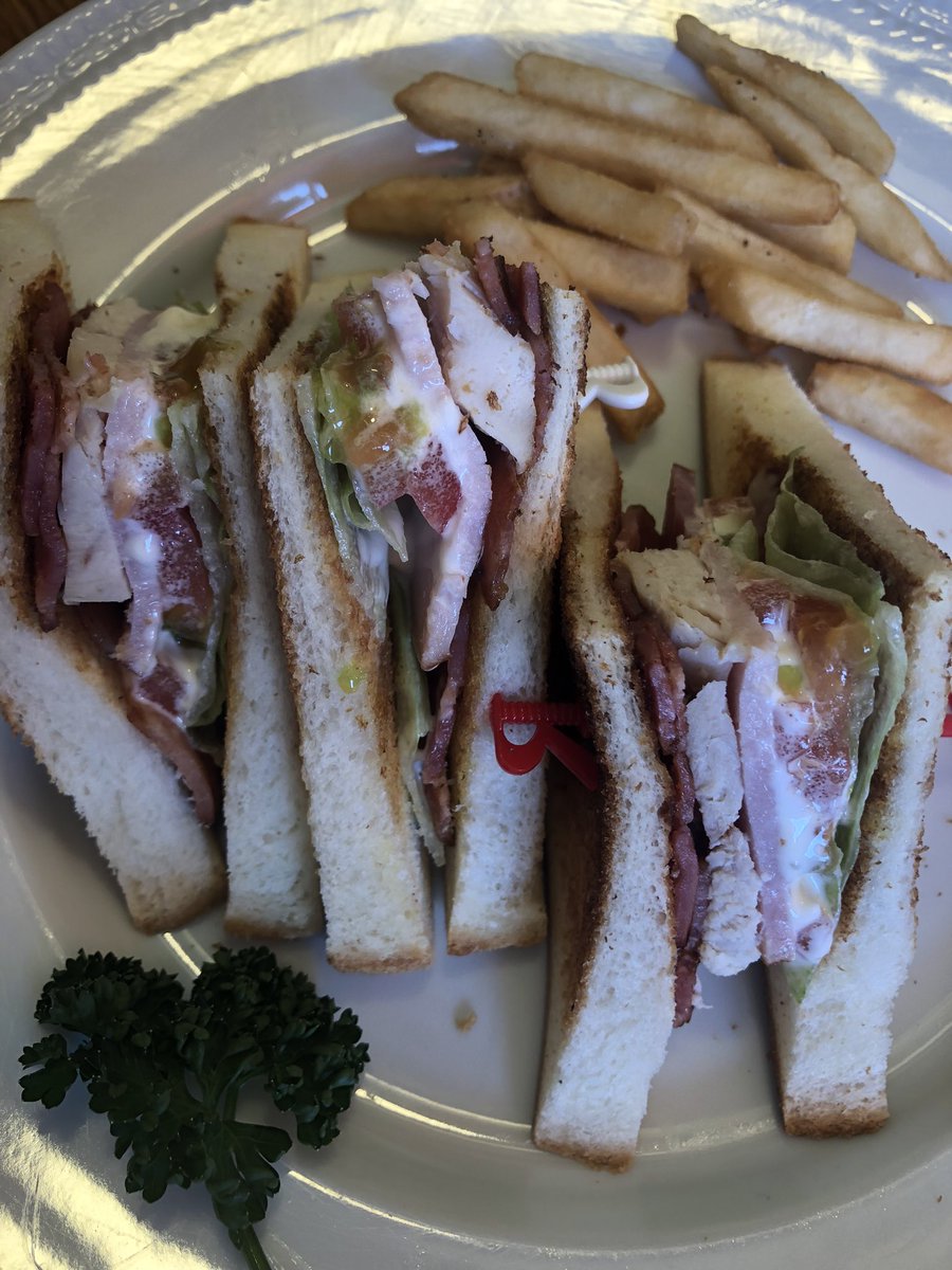 JamesPPowers's tweet photo. I present to you, Japan’s saddest sandwich, courtesy of Nagasaki Royal Host. #royalhost https://t.co/IiC4CLxtvZ