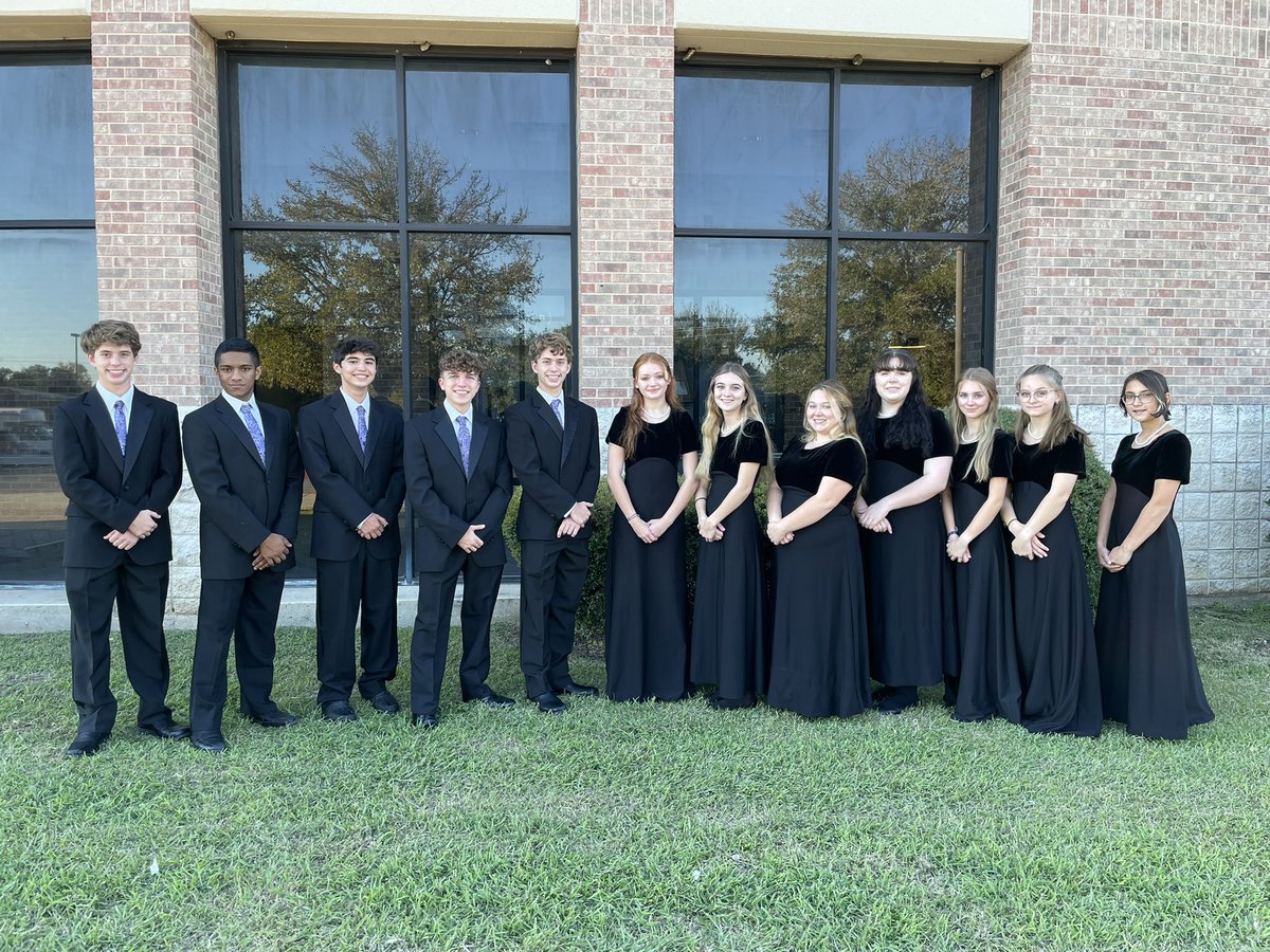 BoerneChoir's tweet photo. Congratulations to our BHS Region Choir members for a fantastic Region Concert! #alwayssinging @BoerneFineArts @Boernehs @BoerneISD @TMEA https://t.co/vWWPKtBo65