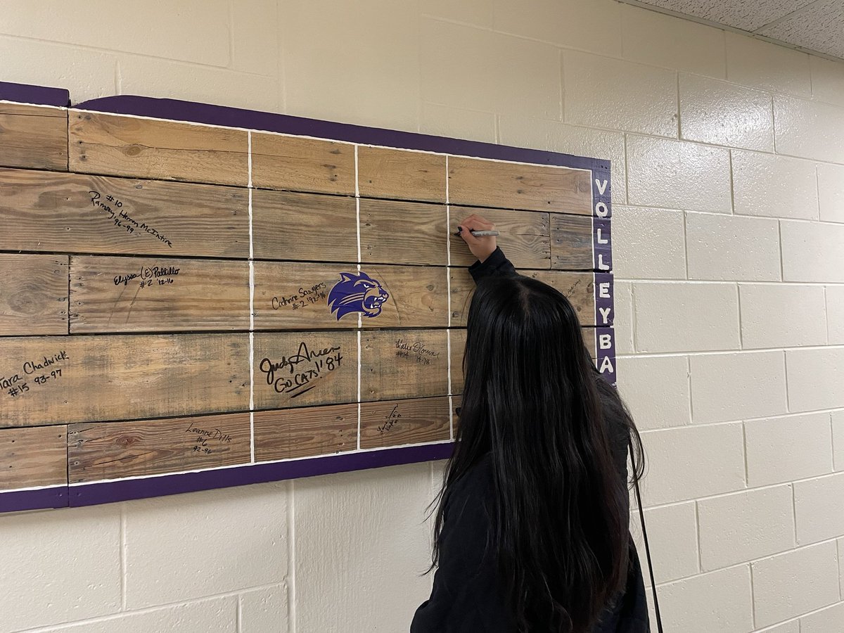 CatamountVB's tweet photo. The tradition continues… signing the alumni court! https://t.co/8nML6eWwRP
