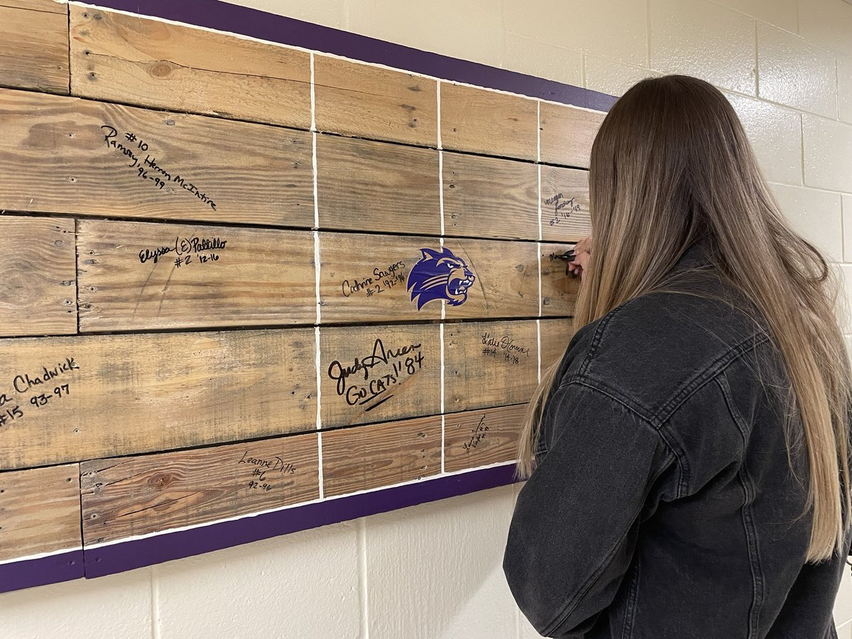 CatamountVB's tweet photo. The tradition continues… signing the alumni court! https://t.co/8nML6eWwRP