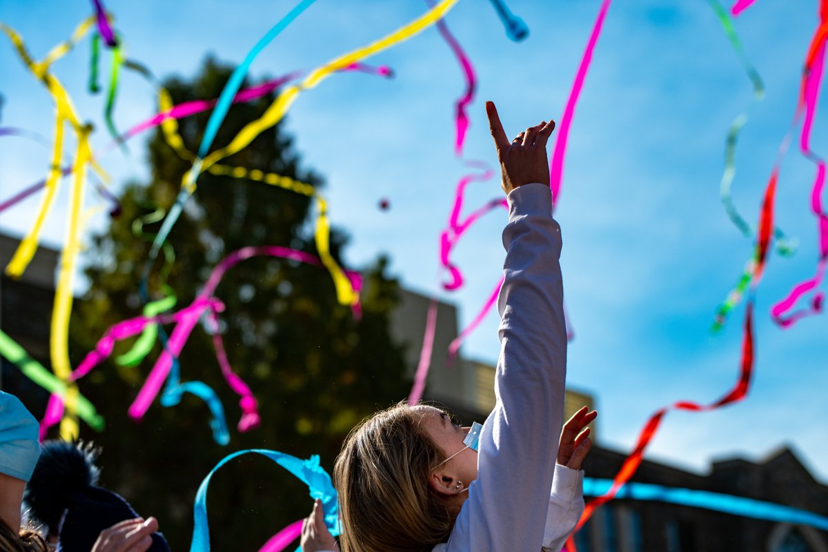 SOPennsylvania's tweet photo. Let your colors shine through.
Be vibrantly you.
โค๏ธ๐๐๐งก๐๐
#SOPAFallFest | #NovaSpO https://t.co/lrmu0n4AQP