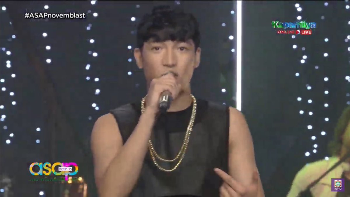 CrzJodie's tweet photo. Darren sando supremacy!!  (idk if sando sya sya or what) grabee lakas ng dating ng suot mo now D💚 

ShowstopperDARREN OnASAP
@Espanto2001 #DarrenEspanto https://t.co/ozeRUAE28s