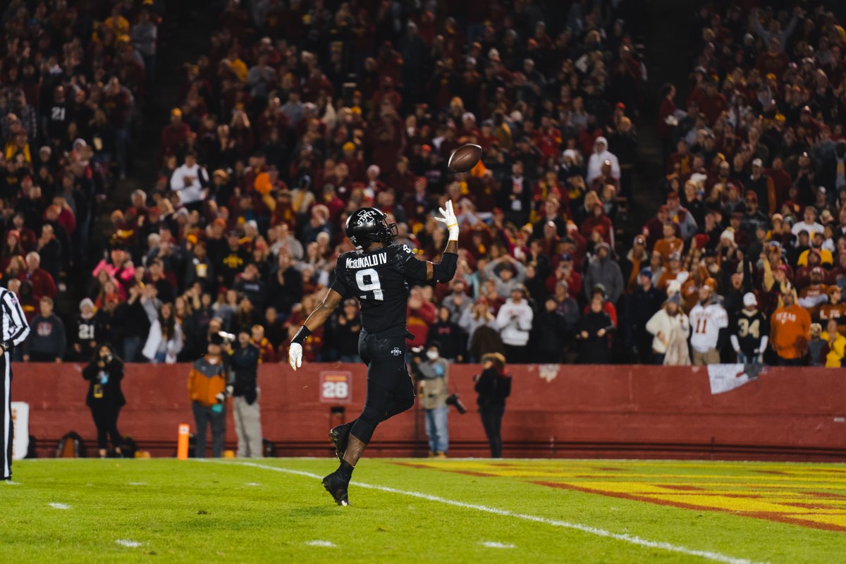 ISDsports's tweet photo. A W under the lights for @CycloneFB. 
📸 by @jricephotog https://t.co/qVB6JdIwf3