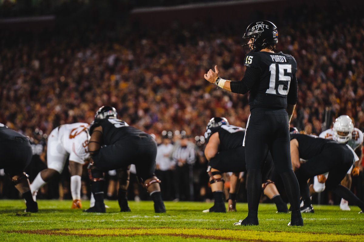 ISDsports's tweet photo. A W under the lights for @CycloneFB. 
📸 by @jricephotog https://t.co/qVB6JdIwf3