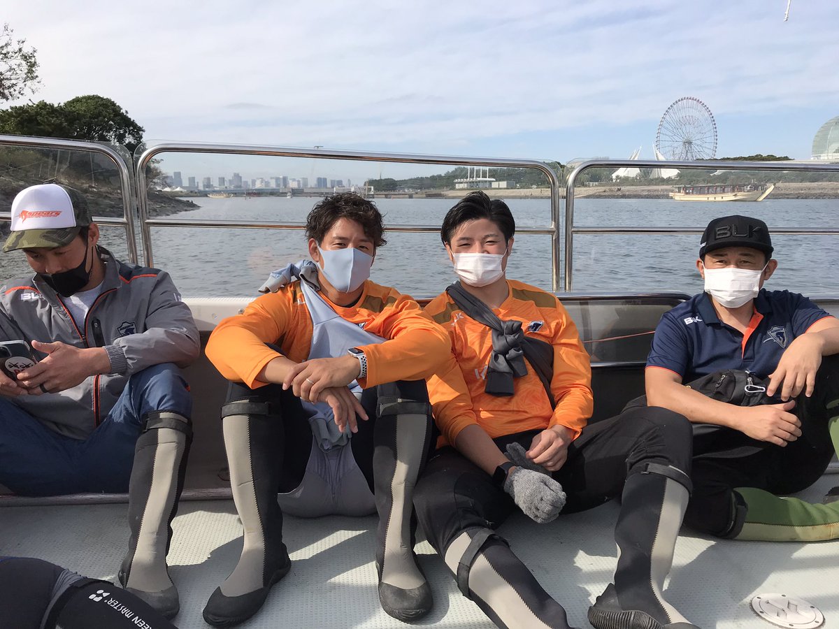 Kubota_Spears's tweet photo. 【SDGs活動】
江戸川区と東なぎさクリーン作戦を実施ました🦄
こちらの重要な任務を任されたのは、ご覧の精鋭選手たち💪
船で島に上陸してのクリーン活動はまた一味違う！？
詳細はまたレポートします
#クボタスピアーズ
#江戸川区
#SDGs https://t.co/vcVJqqxY3K