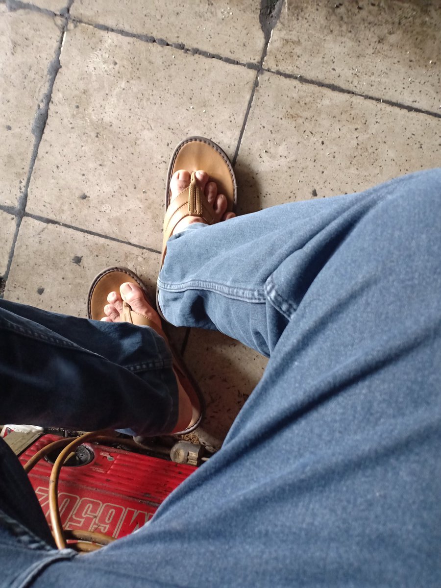 Dwimesse_Dwi's tweet photo. Org lain mah nungguin di lobby hotel, di resto mevvah, di cafe kaporit, aa mah nungguin km disini aja dah..ngak apa ya nenk..#siputih https://t.co/pJuObfebmJ