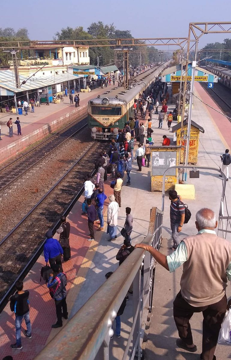Asit3699's tweet photo. For Passenger amenities of Ichhapur (IP) Station, some Barrackpore locals should be extended upto Ichhapur Station in rush hour. 

@drmsdah 

@RailMinIndia

@jdhankhar1 

@EasternRailway 

@MamataOfficial 

@ArjunsinghWB https://t.co/i04lyegYfb