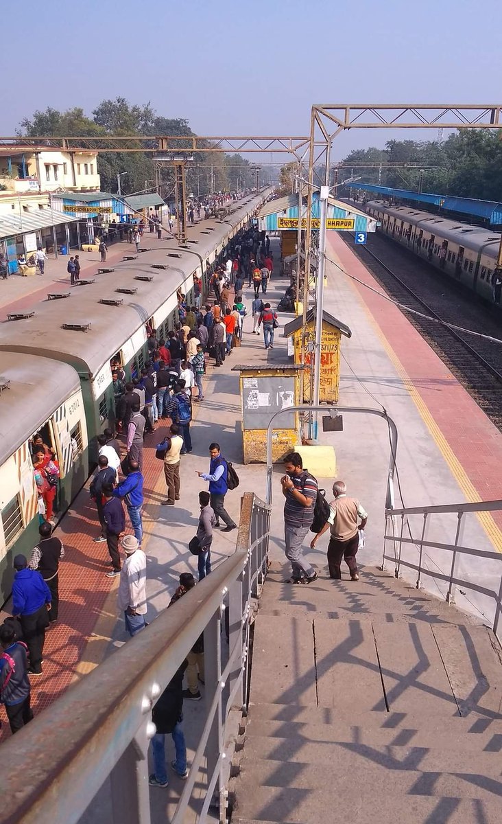 Asit3699's tweet photo. For Passenger amenities of Ichhapur (IP) Station, some Barrackpore locals should be extended upto Ichhapur Station in rush hour. 

@drmsdah 

@RailMinIndia

@jdhankhar1 

@EasternRailway 

@MamataOfficial 

@ArjunsinghWB https://t.co/i04lyegYfb