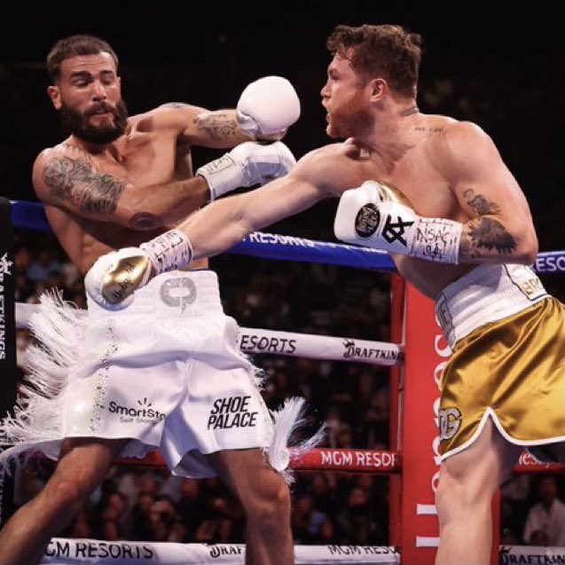 ESPNRingside's tweet photo. There’s a new undisputed champion and his name is @Canelo 🏆 #CaneloPlant 

(via @ShowtimeBoxing) https://t.co/PLhIqXMG1L