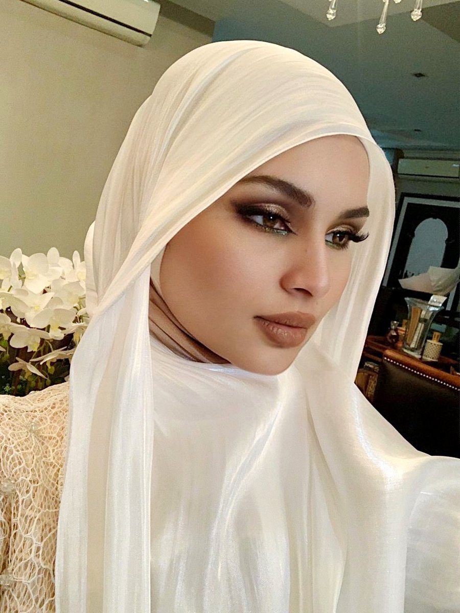 IzaraAishah's tweet photo. Attended Klfw this year only to support my dear kak Alia Bastamam. https://t.co/ZJGGjG3djZ