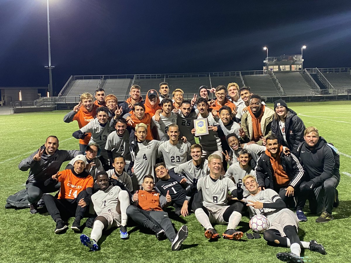 Campeones! <a href="/CowleySportsNET/">Cowley Sports Network</a> <a href="/cowleysoccer/">Cowley Tigers Soccer</a> A 3-1 win was good enough to win the region and advance to nationals!!