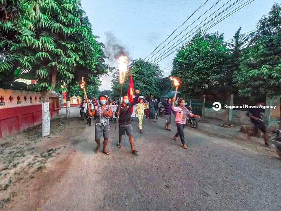 Anti-coup strike in Sagaing's Monywa is powerful as usual despite brutal crackdowns. 🪧🔥  LEGALIZATION OF NUG #Nov7Coup   #WhatsHappeningInMyanmar