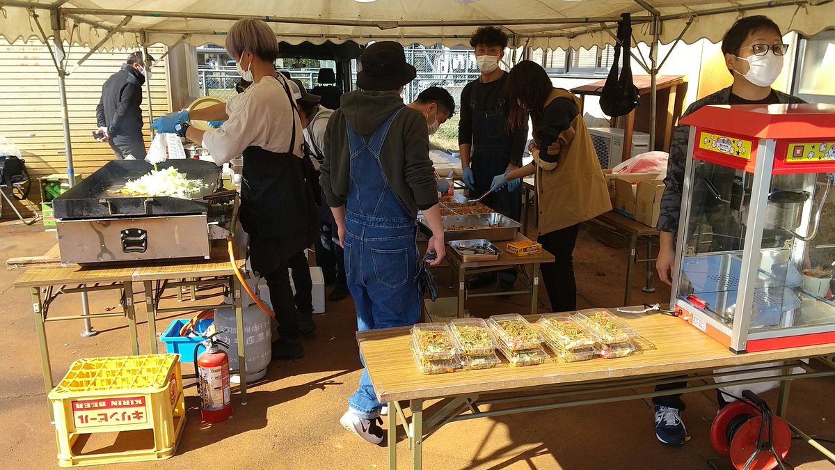 kazu5773's tweet photo. イベント、無事に終了👏✨
総勢４３名(うち子ども２２名)。ゴミ拾い→昼食会。ポップコーン🍿やお菓子詰め合わせなど、子ども達もわいわい楽しんでました🤗ポップコーンの機械:三本電機、料理各種:伊東屋、敷物:岡村左官工業、ゴミの分別:みつみ環境他、皆様ありがとうございました！
#栄商工会青年部 https://t.co/qED8doG8tD