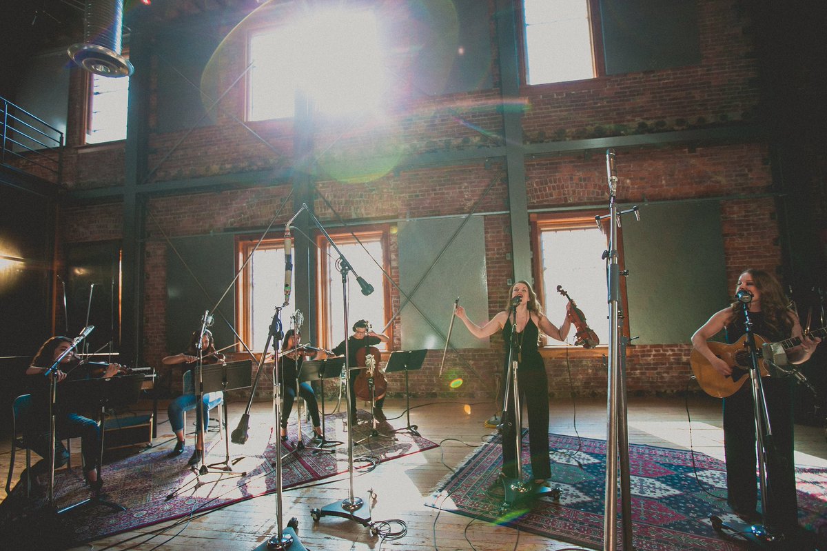 twinkennedy's tweet photo. Something cool coming THIS WEEEEK!!! 💚💚💚 It was a DREAM project for us, one of our favorite things ever, and we can’t wait for you to see it SO SOON!!! Read the hashtags for hints 😉🎵🎻
#stringquartet #tkhomebound #warehousestudio #liveatthewarehouse #comingsoon https://t.co/xbg6huUnPf