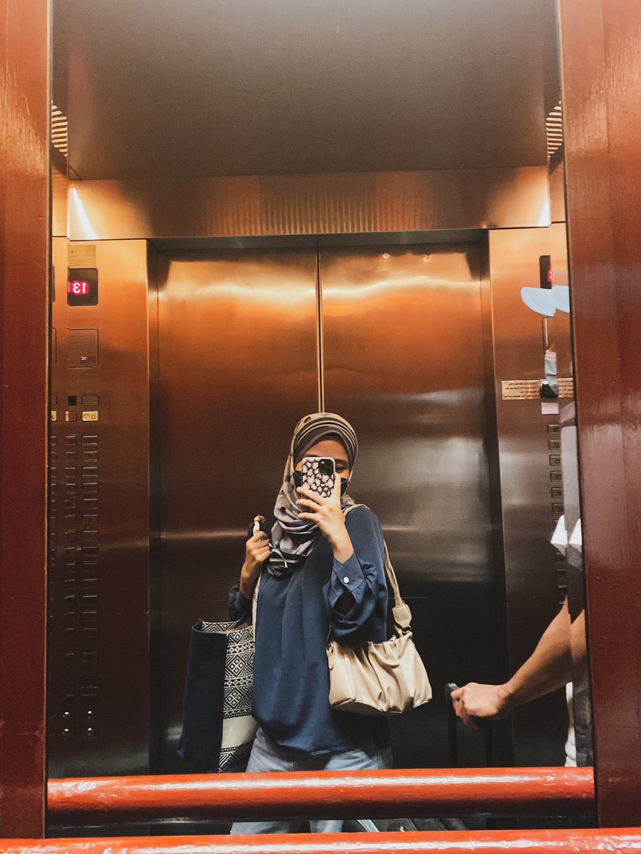 Nurintashaa's tweet photo. Since everyone is going for staycation, nah i share hotel RM150/per night. Area KL.

Quite good. Ada bath tub. View klcc. Nak makan jalan kaki je sebab memang tengah2 town, banyak kedai. Best la nak relax2 kat sini 🥰 https://t.co/XvMs6LHTXM