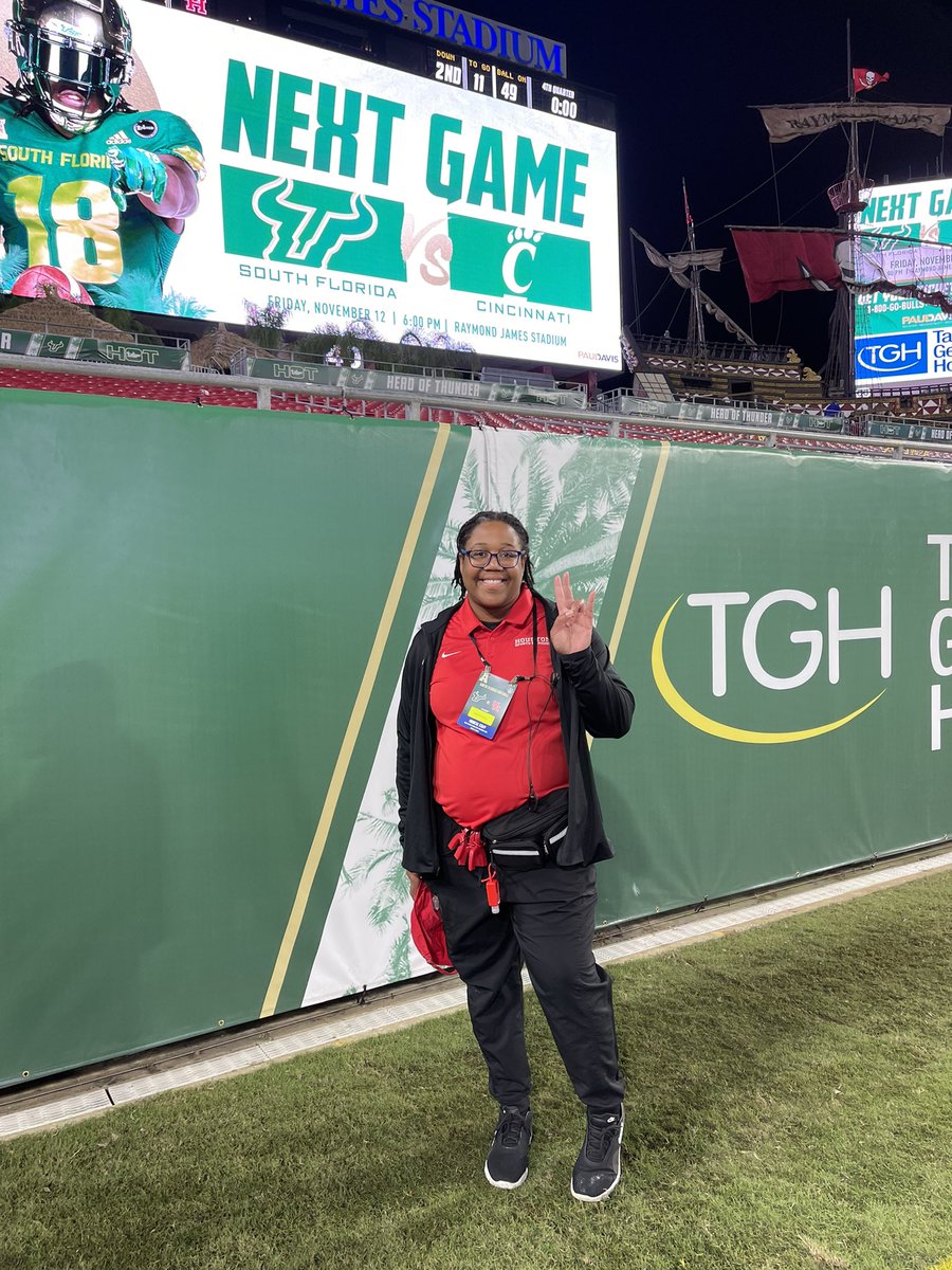 NaturallyNatura's tweet photo. UH defeats USF 54-42! Go Coogs! 🐾 #UH #AthleticTraining #GoCoogs #ATsAreEssential #MATStudent https://t.co/kOLH0wcTCT