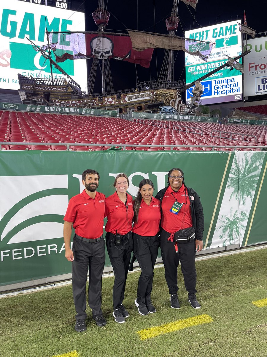 NaturallyNatura's tweet photo. UH defeats USF 54-42! Go Coogs! 🐾 #UH #AthleticTraining #GoCoogs #ATsAreEssential #MATStudent https://t.co/kOLH0wcTCT
