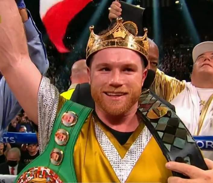CentralQNoticia's tweet photo. ¡#Canelo Álvarez es campeón del mundo, viva México! 🥊🇲🇽

Saúl 'Canelo' Álvarez se convierte en el primer boxeador en la historia en ganar los 4 cinturones en los SuperMedianos. ¡CAMPEÓN ABSOLUTO!. https://t.co/w5GHoE9kSw