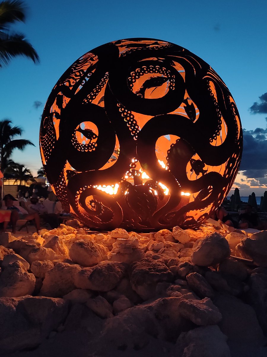 CreateMyAdventr's tweet photo. What better way to end a day in #Bimini than with a beach bonfire! This was the perfect way to relax, unwind, and just enjoy the atmosphere!

#Bahamas #Travel #TravelGram #TravelAgent #TravelPlanner #PrivateTravel #Beach #Bonfire #Ocean #Caribbean #OnTheGo #ReadyToTravel #Relax https://t.co/GZ2wXB6HyJ