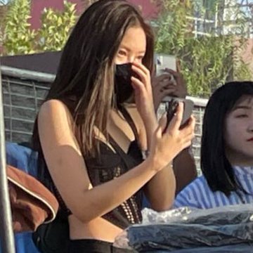 jnkgod's tweet photo. jennie better post pics of her and that outfit😒 https://t.co/Mg1Ch00Pbg