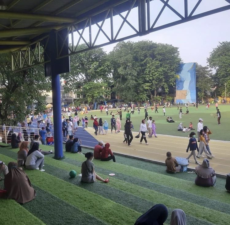 txtdaritng's tweet photo. Suasana Alun-Alun Kota Tangerang pagi tadi. Wuizz back to normal 🔥 https://t.co/lwlbcbqYLm