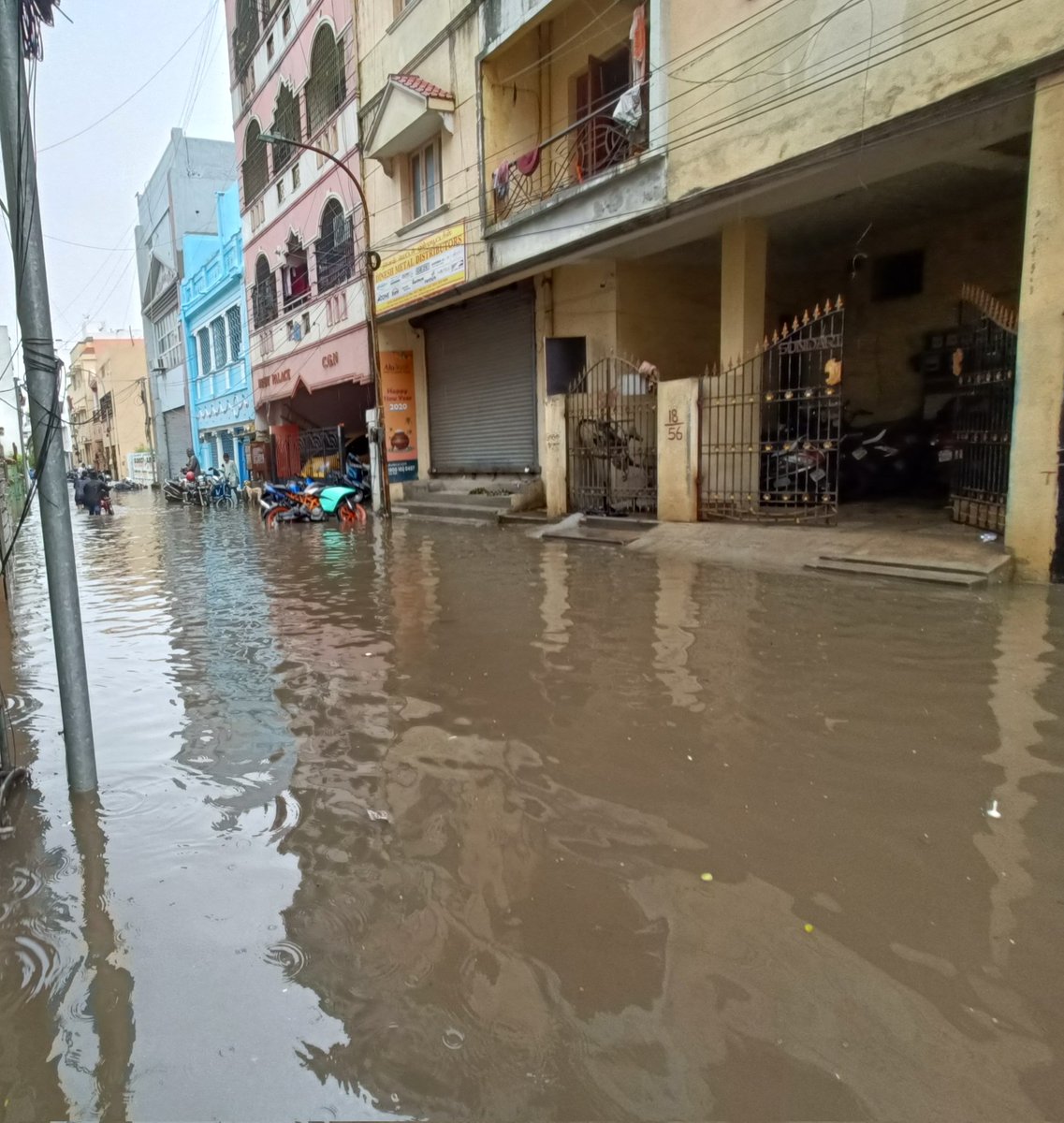 jitndr_rp's tweet photo. Heavy overnight rains in Chennai. Images from #Choolai in #Chennai. Pleasant climate. Memories of 2015 revived.
#ChennaiRain @praddy06 @ChennaiRains https://t.co/XHSSoao44S