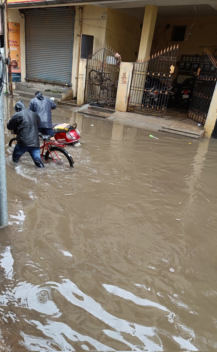 jitndr_rp's tweet photo. Heavy overnight rains in Chennai. Images from #Choolai in #Chennai. Pleasant climate. Memories of 2015 revived.
#ChennaiRain @praddy06 @ChennaiRains https://t.co/XHSSoao44S