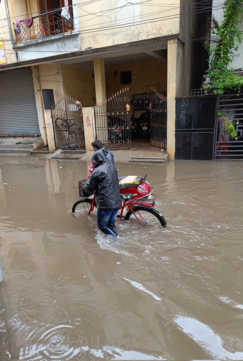 jitndr_rp's tweet photo. Heavy overnight rains in Chennai. Images from #Choolai in #Chennai. Pleasant climate. Memories of 2015 revived.
#ChennaiRain @praddy06 @ChennaiRains https://t.co/XHSSoao44S