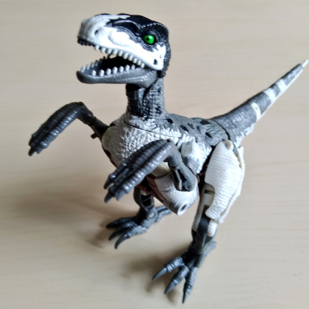 naztraverse's tweet image. Loving the alt-mode of and colours on Kingdom Grimlock from the Battle Across Time Collection. #transformers #naztraverse