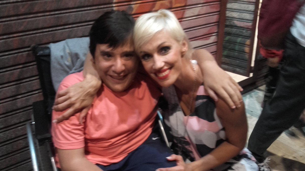 facucuesta88's tweet photo. @andykusnetzoff buenísimo #PodemosHablar con:mi amiga @ingridgrudkeok (a quien conocí en 2018 cuando salía de una función de #ComoElCulo junto a mis amigos @marcedebellis @Nico_Scarpino y @fermetilli en #MarDelPlata) chicos!!! saludos desde Mercedes bs as. https://t.co/wSRIjUbe4o