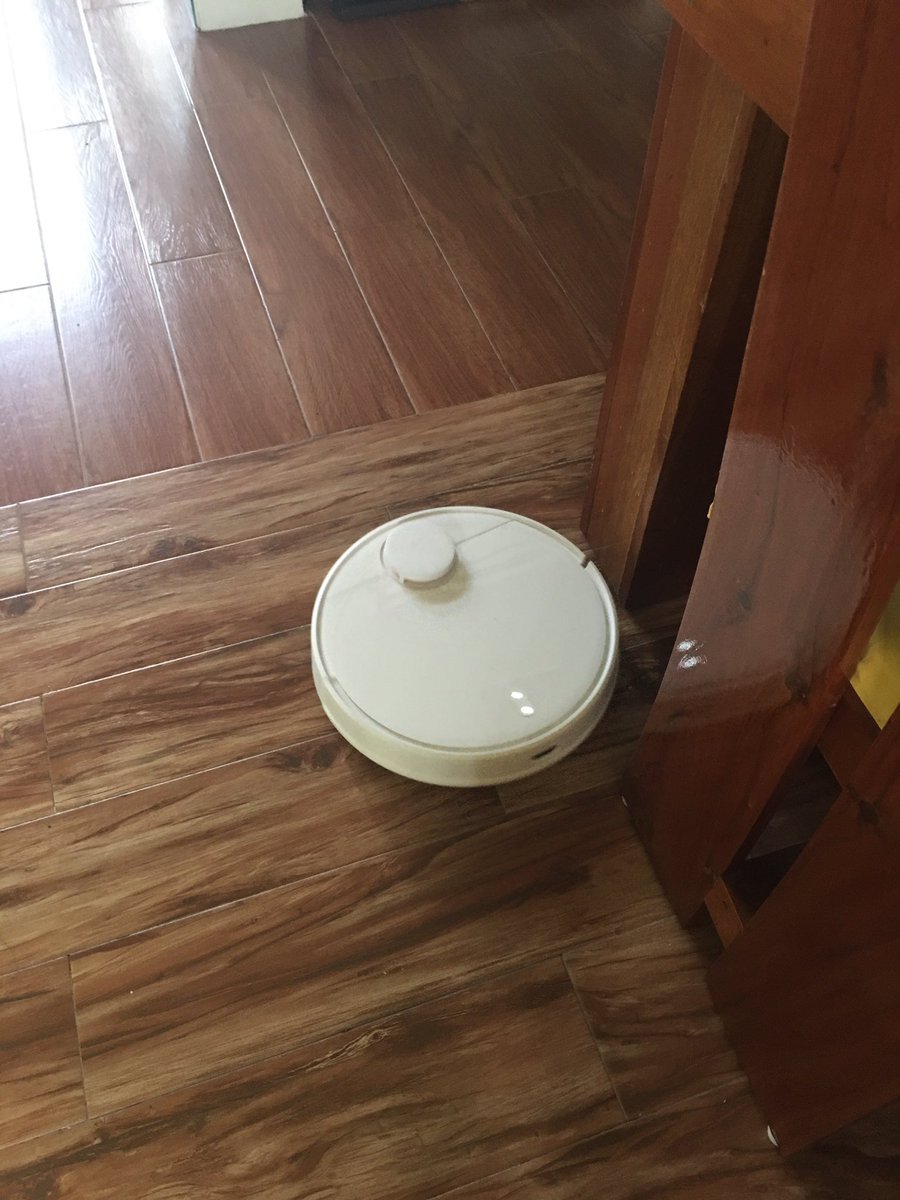 Libayathan's tweet photo. I didn’t expect that I’d find a roomba cute but hey now we have one and it’s making my day https://t.co/u00ubbYbGY