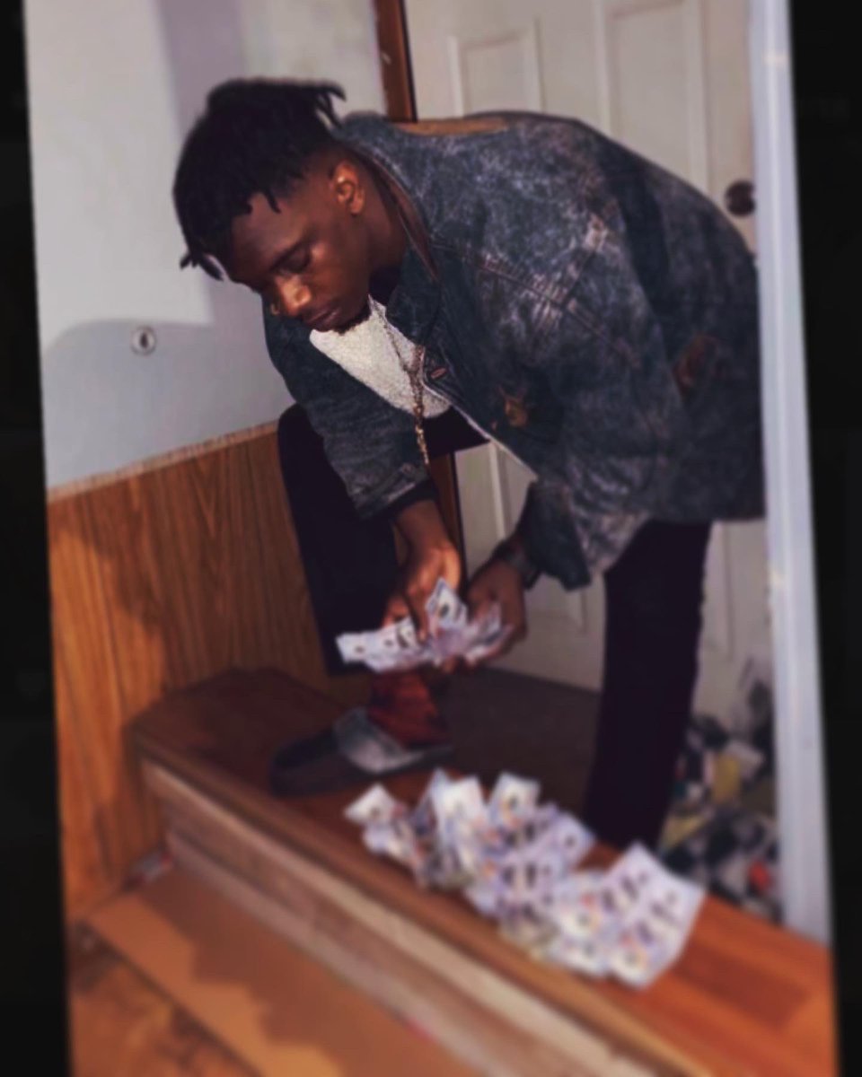 tayl0rthegr8's tweet photo. Never thought i see 23💯
#LLallmyppl♥️
#FREEmyppl🔓 https://t.co/4xLTPE3brT