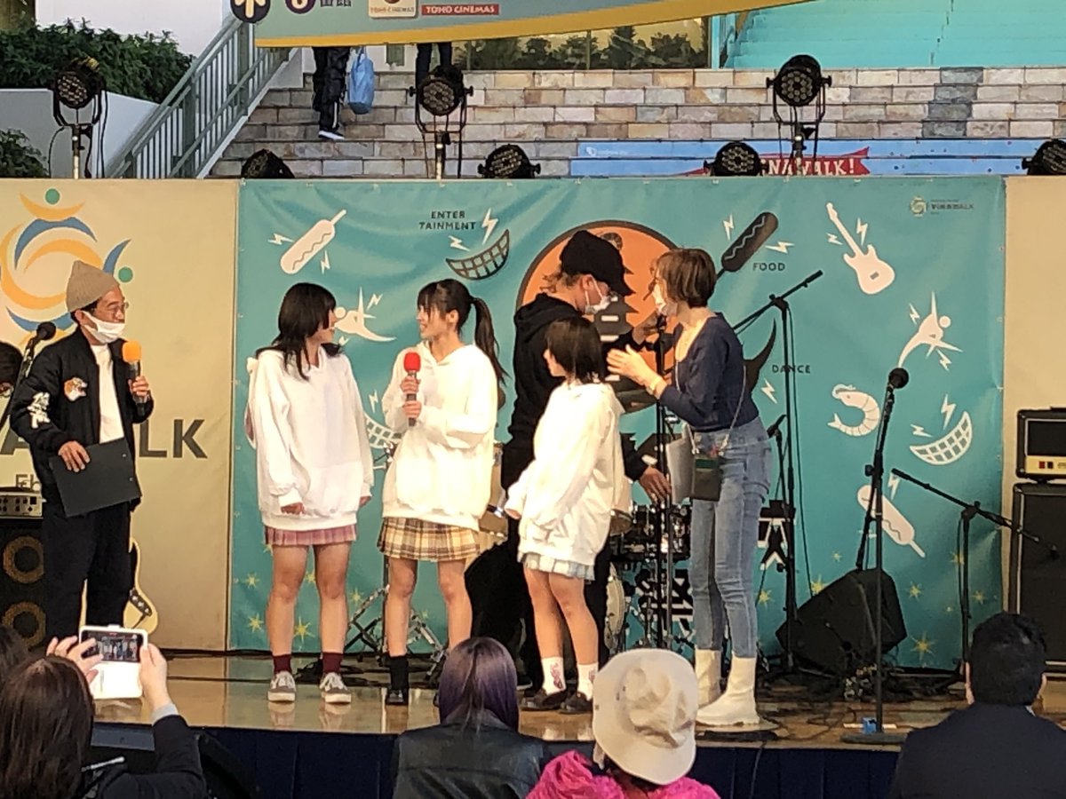 ringsaaaaan's tweet photo. 通りかかりで丁度後輩ちゃん🏫

#海老名ビナウォーク校文化祭
#県商校
#後輩ちゃん
#脂肪バニ
#まひるちゃん
#ほずみん
#Fmyokohama https://t.co/pM2Wx8X7ql