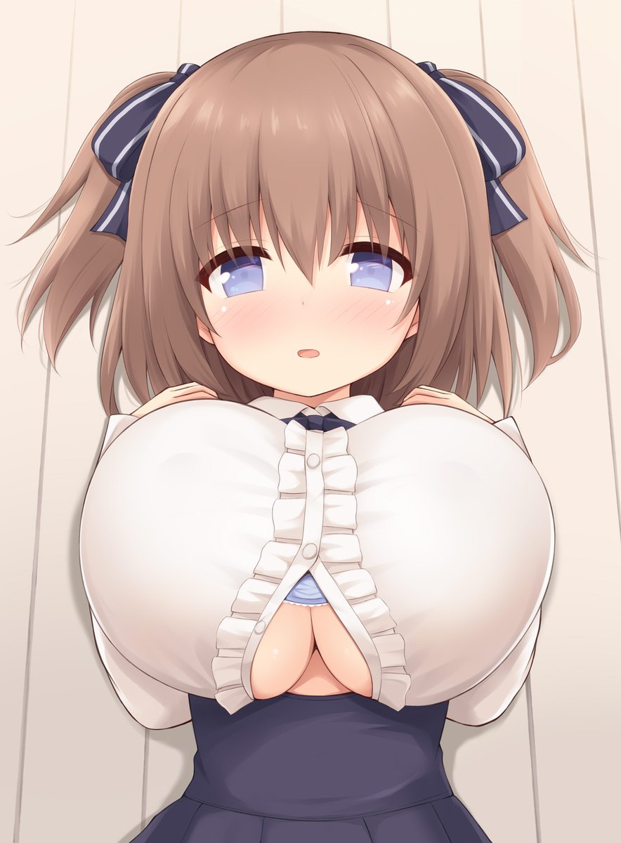 これから馬乗りパイズリされちゃうロリ巨乳ちゃん😀 