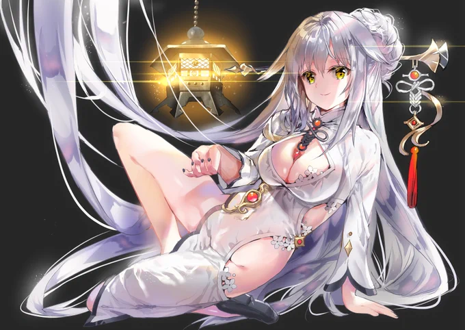 #いいおなかの日 
しどけないお姉さん、おなかガッツリ出してます! 