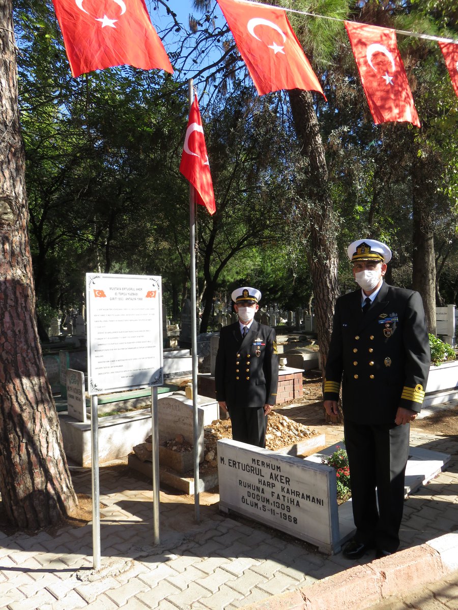 tcsavunma's tweet photo. Dünya savaş tarihinde ilk defa topçu atışı ile uçak gemisi batıran Kahraman Türk Subayı Topçu Yüzbaşı Mustafa Ertuğrul Aker, Muratpaşa/Antalya’da anıldı.
#MSB https://t.co/gLL3IMJIOk