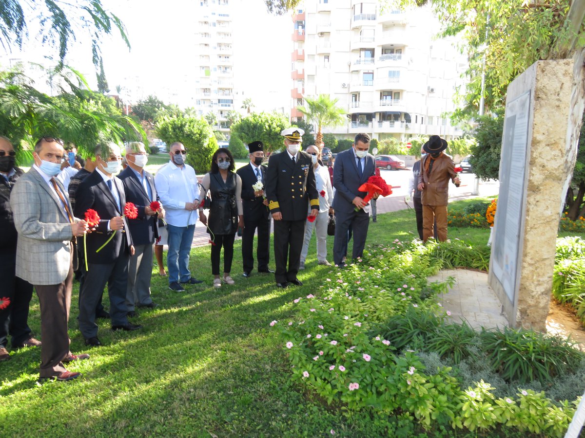 tcsavunma's tweet photo. Dünya savaş tarihinde ilk defa topçu atışı ile uçak gemisi batıran Kahraman Türk Subayı Topçu Yüzbaşı Mustafa Ertuğrul Aker, Muratpaşa/Antalya’da anıldı.
#MSB https://t.co/gLL3IMJIOk