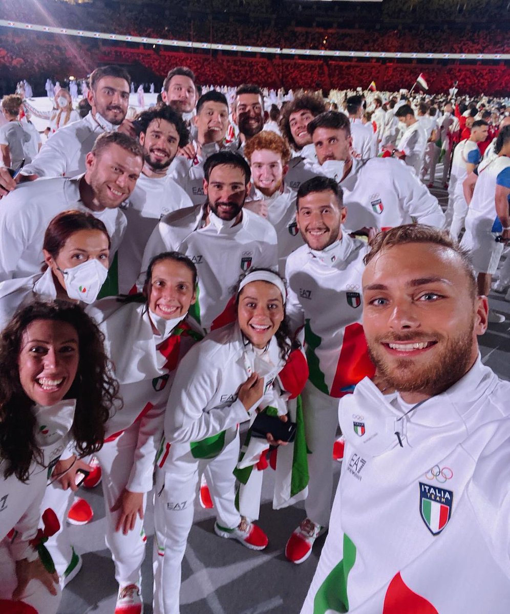 Italbasket's tweet photo. Il nostro selfie preferito dellβanno, lβha scattato @SteveBucket7 π
#Steve28 https://t.co/a678WKB2Zv