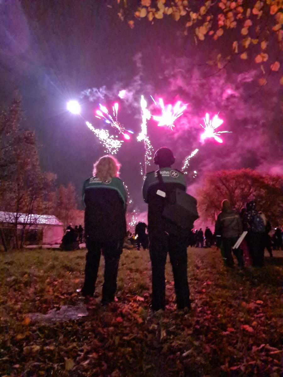 Absolutely fantastic to get out amongst the local community again at Belchamps fireworks display last night. Made even better by having this amazing team with me. 

A massive thank you to them all for joining me.

#MySJADay #SJAPeople #StJohnPeople #TeamSJA #GreenFamily #EssexSJA