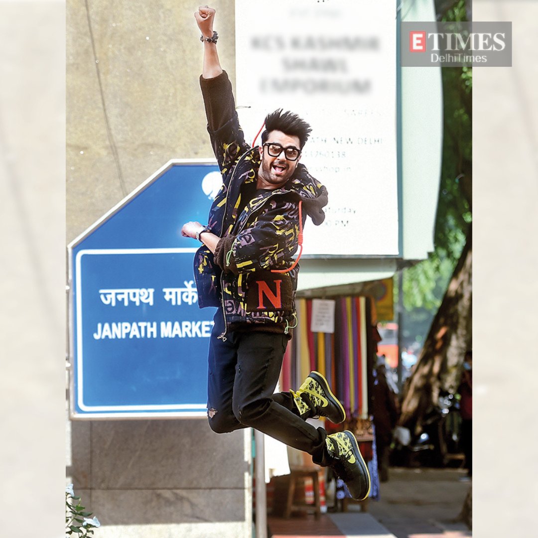 DelhiTimesTweet's tweet image. "I’ve gifted my wife a lot of jewellery from #Janpath," says @ManishPaul03, who was in #Delhi recently, as he spoke to us about not feeling insecure about acting in a multi-starrer, returning to work &amp;amp; more

Read: bit.ly/3C47XdL

#ManieshPaul #ManishPaul #TV #Bollywood