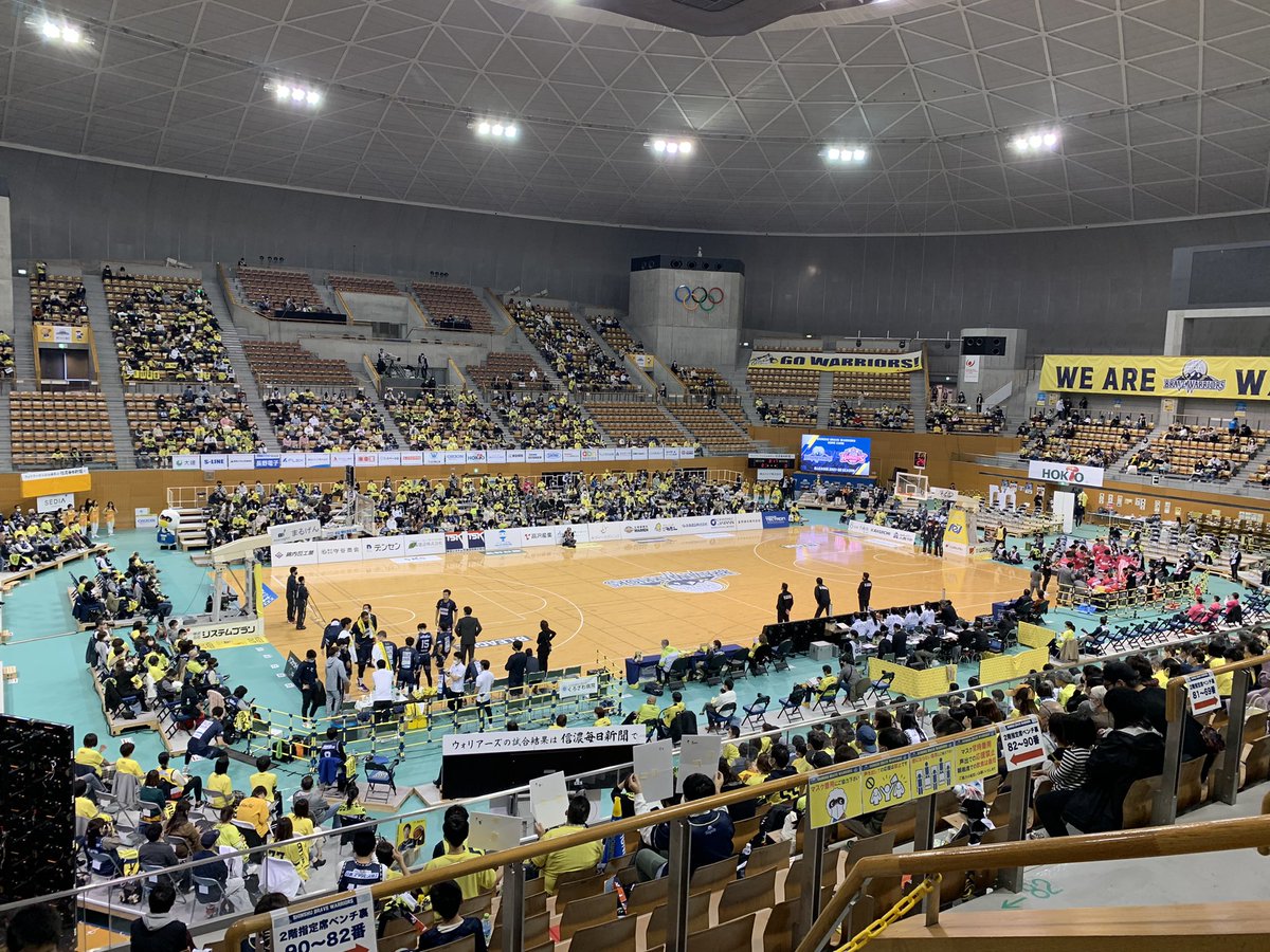 hidesan0511's tweet photo. 今日はここから
急遽参戦が決まったので、デカメガホン📣も待たずに来ちゃった!
#信州ブレイブウォリアーズ
#デカメガホン
#SBWB https://t.co/kM5PU6kqK7