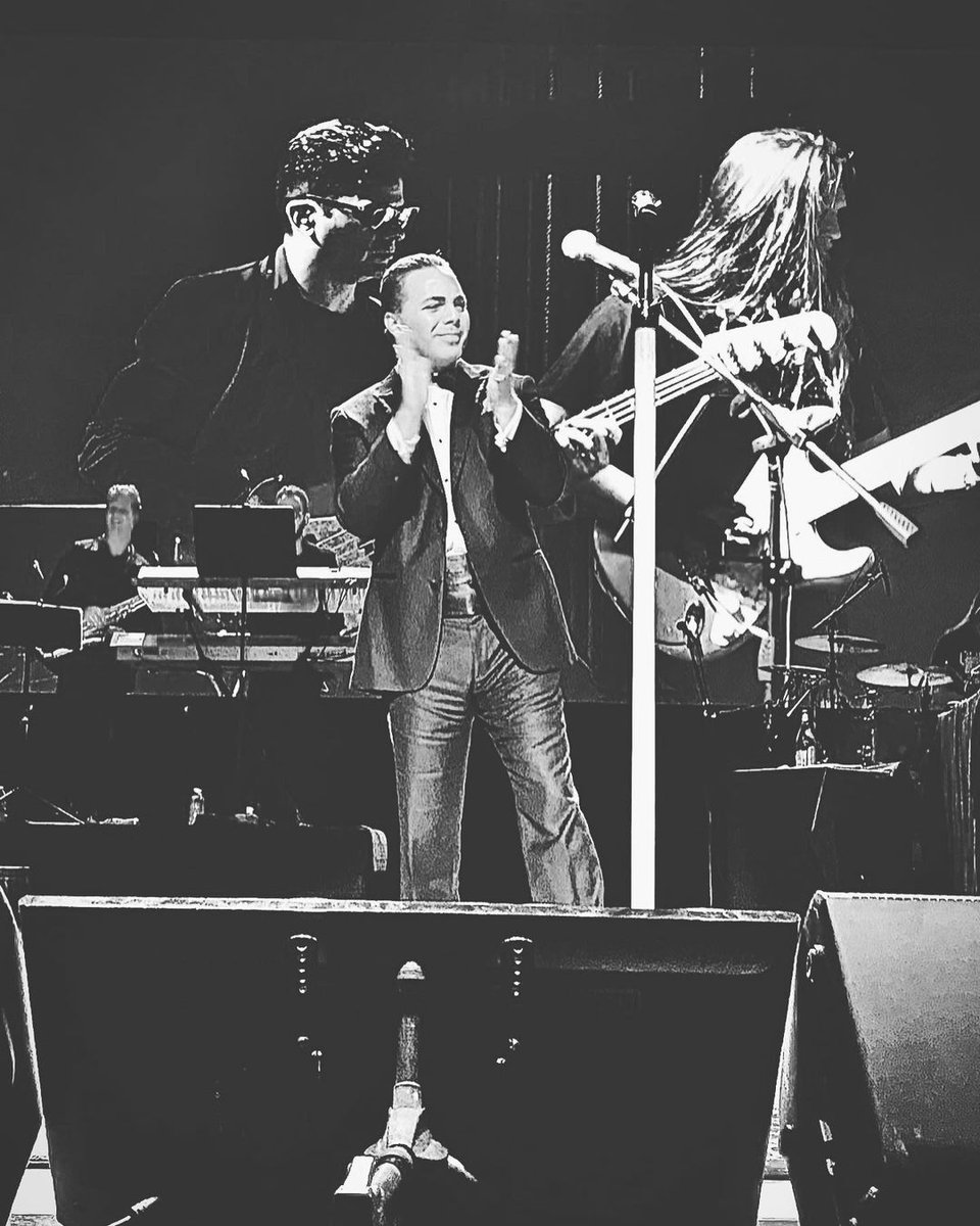 Letizia2770's tweet photo. Ayyyyy pero que hermoso está 😍😍 @CristianCastro #amooooooor 
@vrocastroficial https://t.co/NIk13lhhlh