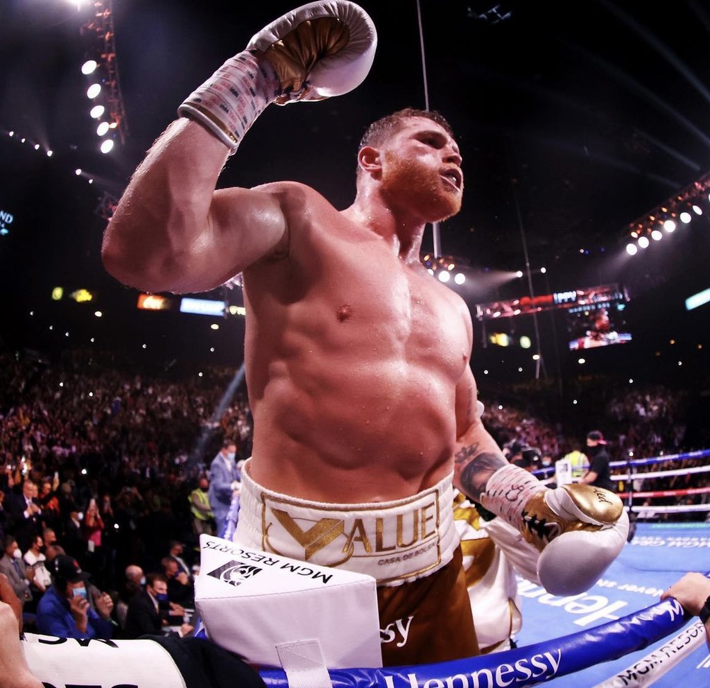 EddieHearn's tweet photo. UNBEATABLE. 👑 @canelo @caneloteam 🇲🇽 https://t.co/4i7PO5PI83