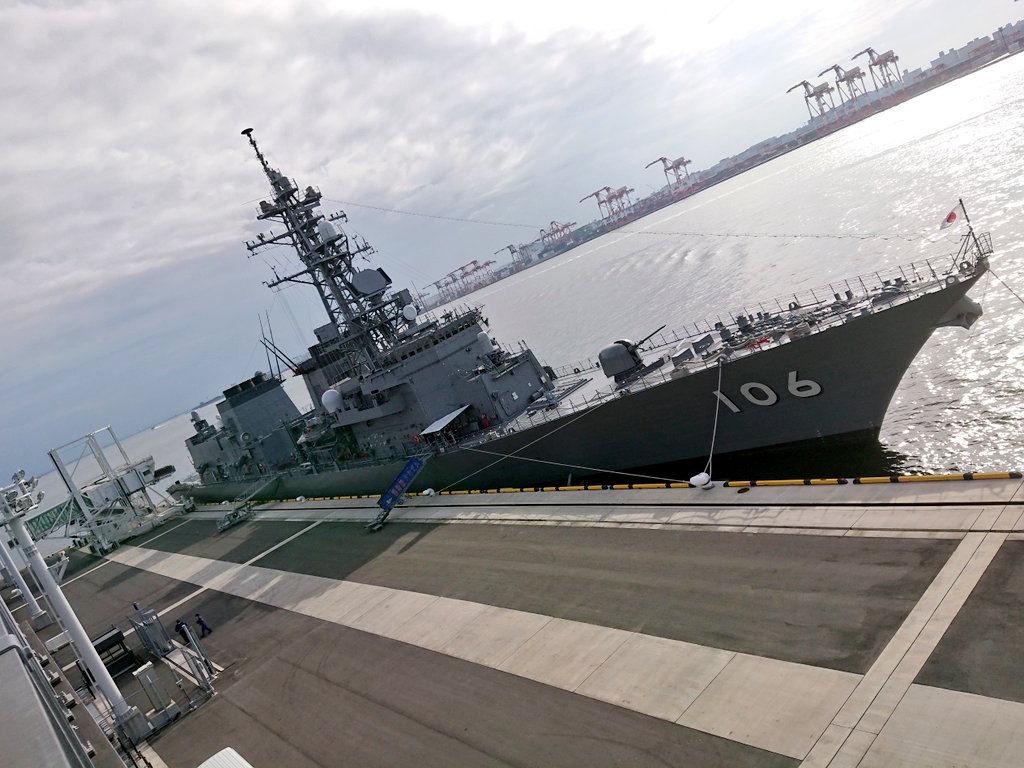 「お台場に入港したドイツ海軍フリゲート艦「バイエルン」 と海自護衛艦「さみだれ」を」|ニッカのイラスト