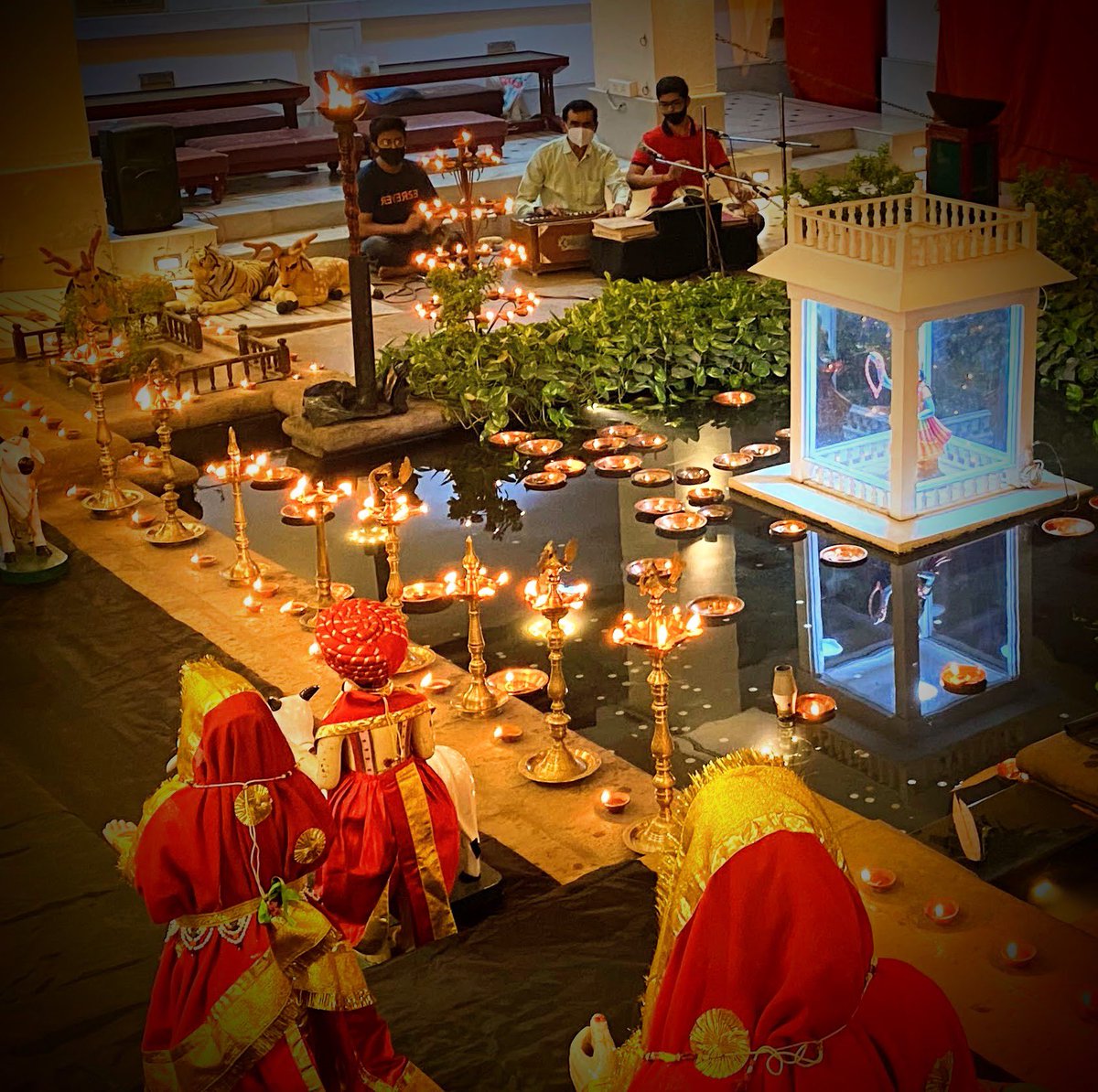 anandbava's tweet photo. देखो इन दीपन की सुन्दराई #diwali https://t.co/e4Wjb0IddJ